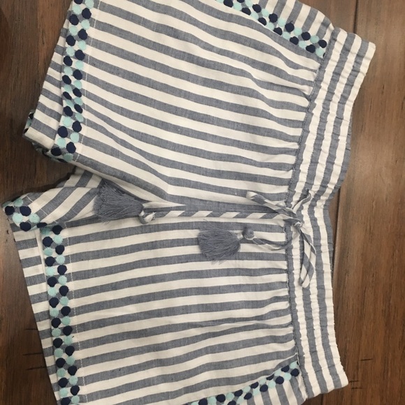 Women’s Vineyard Vine shorts - Picture 2 of 3